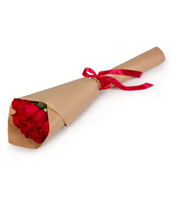 Букет из цветов "Букет из красных роз в крафте" 12 - 60 см.