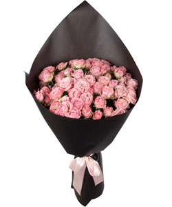 Букет из цветов "Букет из кустовой пионовидной розы в крафте" 30 - 45 см.